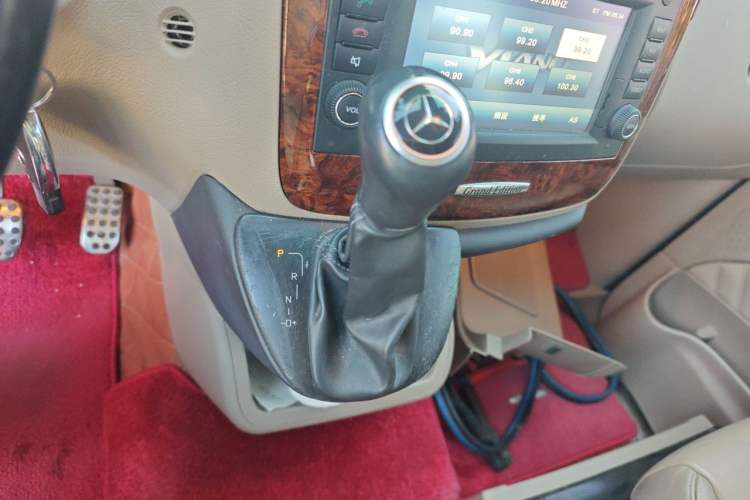 Used Mercedes-Benz Viano 2014 3.5L Premier Edition Gear Lever