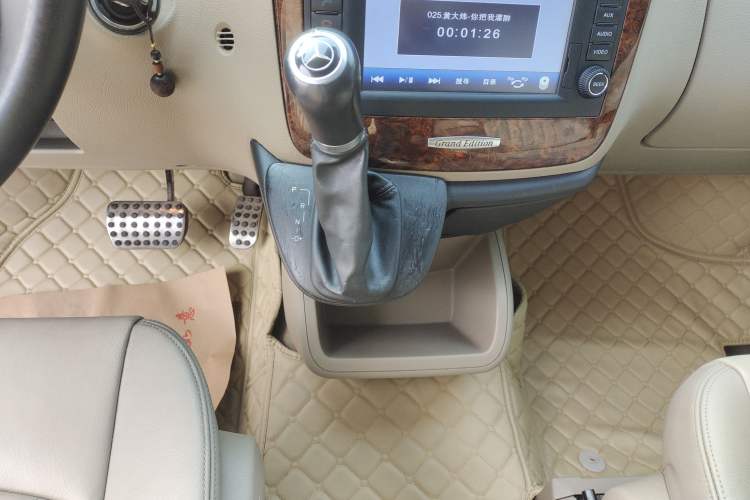 Used Mercedes-Benz Viano 2014 3.5L Premier Edition Gear Lever