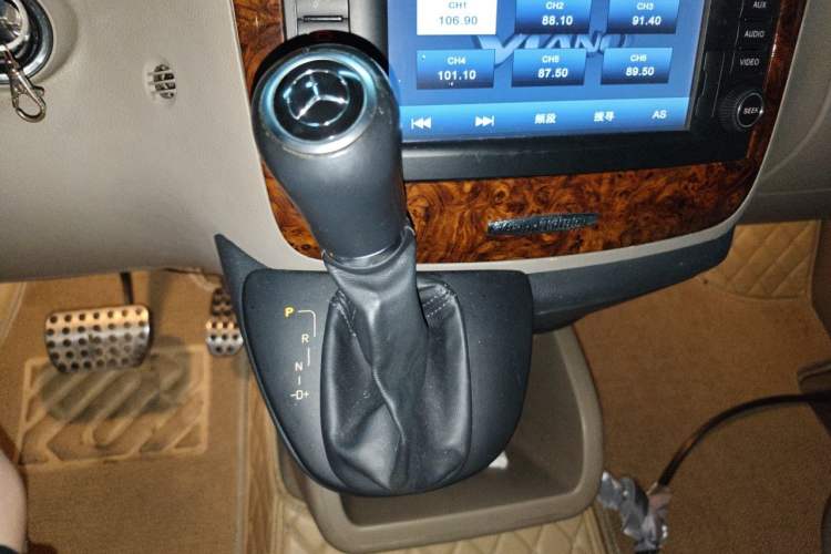 Used Mercedes-Benz Viano 2014 3.5L Premier Edition Gear Lever
