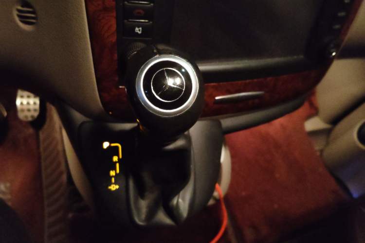 Used Mercedes-Benz Viano 2014 3.5L Premier Edition Gear Lever