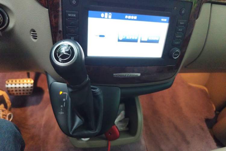 Used Mercedes-Benz Viano 2014 3.5L Premier Edition Gear Lever