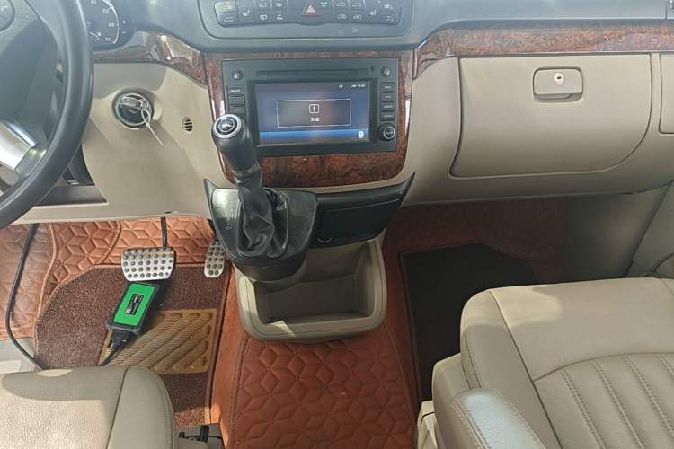 Used Mercedes-Benz Viano 2014 3.5L Premier Edition Gear Lever