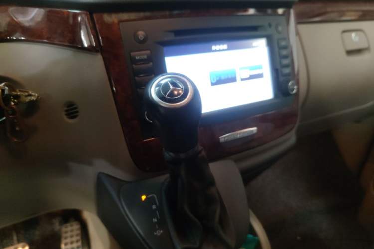 Used Mercedes-Benz Viano 2014 3.5L Premier Edition Gear Lever