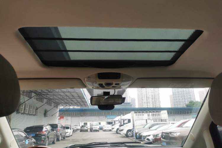 Used Mercedes-Benz Viano 2014 3.5L Premier Edition Headliner