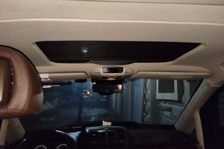 Used Mercedes-Benz Viano 2014 3.5L Premier Edition Headliner