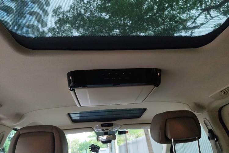Used Mercedes-Benz Viano 2014 3.5L Premier Edition Headliner