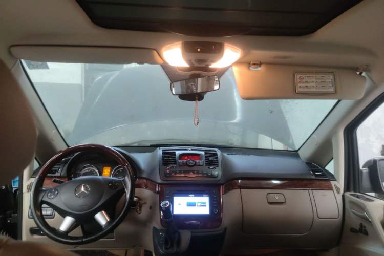 Used Mercedes-Benz Viano 2014 3.5L Premier Edition Headliner