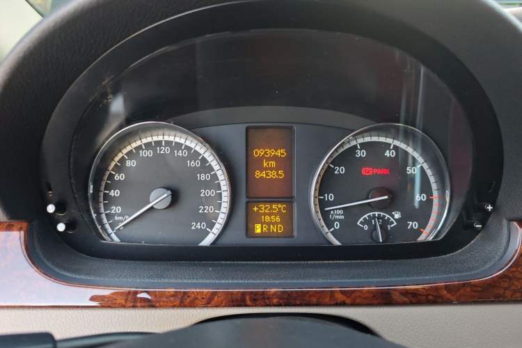 Used Mercedes-Benz Viano 2014 3.5L Premier Edition Instrument Cluster