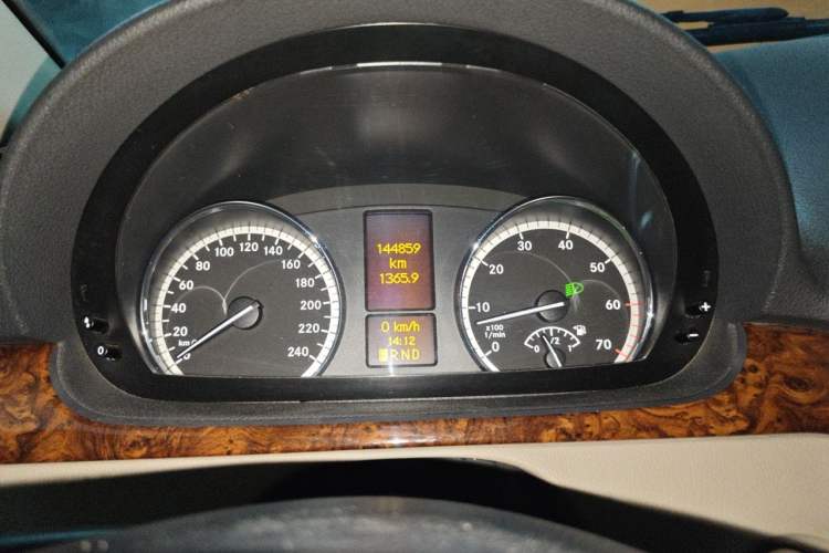 Used Mercedes-Benz Viano 2014 3.5L Premier Edition Instrument Cluster