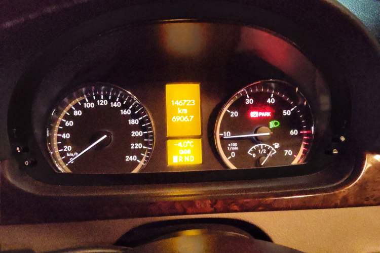 Used Mercedes-Benz Viano 2014 3.5L Premier Edition Instrument Cluster