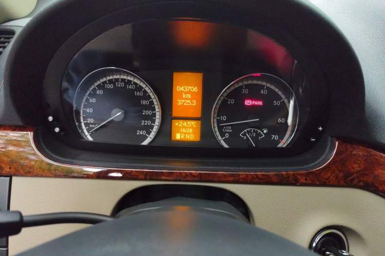 Used Mercedes-Benz Viano 2014 3.5L Premier Edition Instrument Cluster