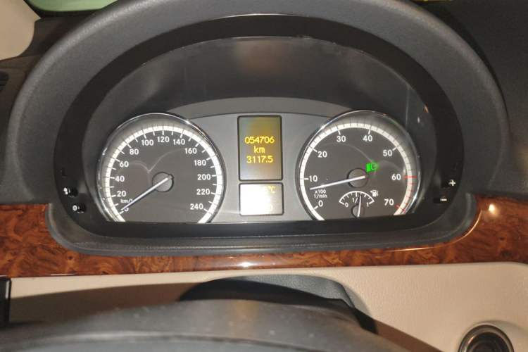 Used Mercedes-Benz Viano 2014 3.5L Premier Edition Instrument Cluster