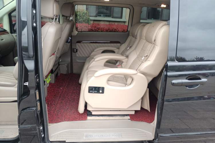 Used Mercedes-Benz Viano 2014 3.5L Premier Edition Interior 4