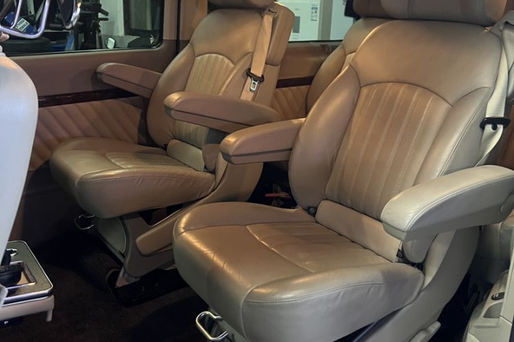Used Mercedes-Benz Viano 2014 3.5L Premier Edition Interior 5