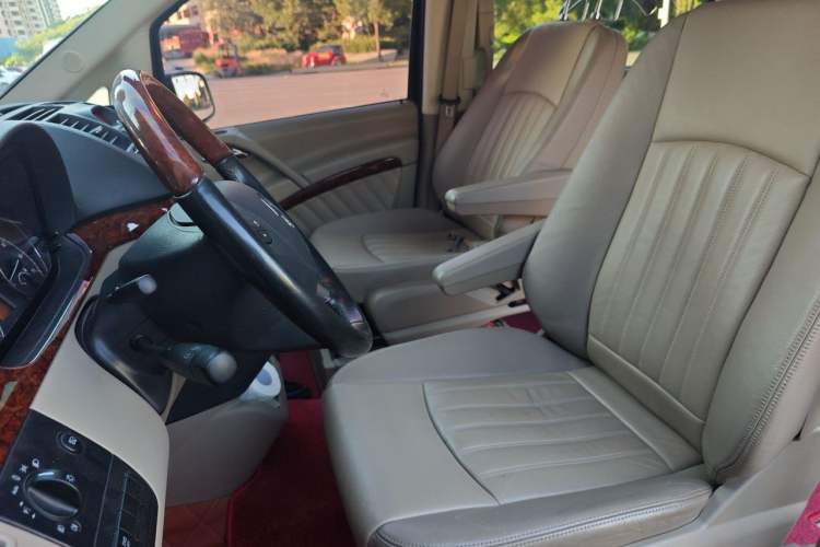 Used Mercedes-Benz Viano 2014 3.5L Premier Edition Left Front Seat