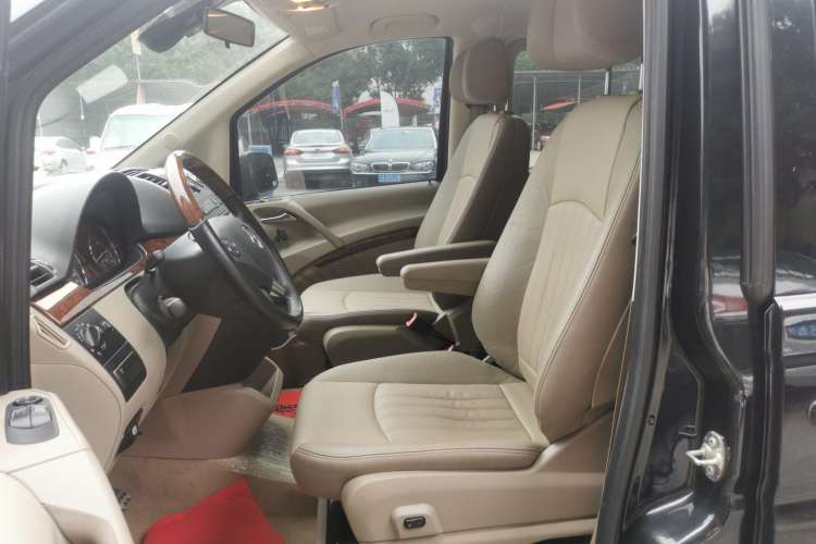 Used Mercedes-Benz Viano 2014 3.5L Premier Edition Left Front Seat