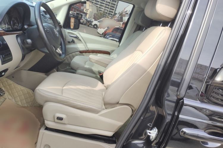 Used Mercedes-Benz Viano 2014 3.5L Premier Edition Left Front Seat