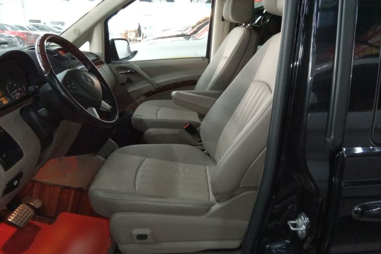 Used Mercedes-Benz Viano 2014 3.5L Premier Edition Left Front Seat