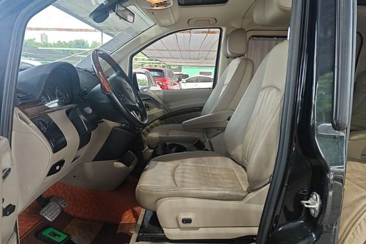 Used Mercedes-Benz Viano 2014 3.5L Premier Edition Left Front Seat