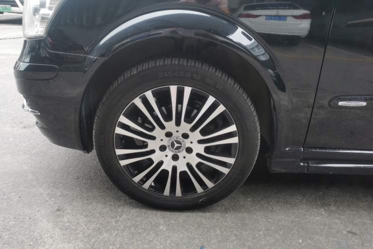 Used Mercedes-Benz Viano 2014 3.5L Premier Edition Left Front Wheel Hub