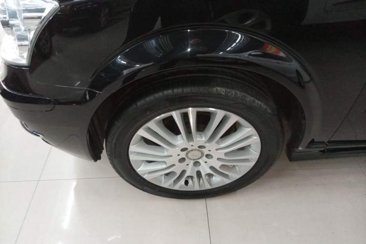 Used Mercedes-Benz Viano 2014 3.5L Premier Edition Left Front Wheel Hub