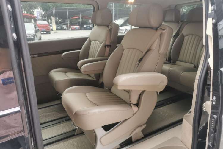 Used Mercedes-Benz Viano 2014 3.5L Premier Edition Left Rear Seat