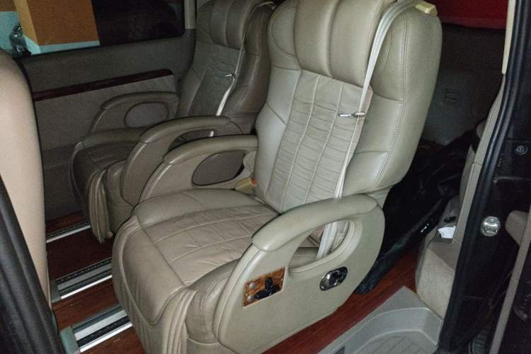 Used Mercedes-Benz Viano 2014 3.5L Premier Edition Left Rear Seat