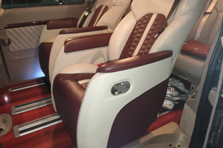 Used Mercedes-Benz Viano 2014 3.5L Premier Edition Left Rear Seat