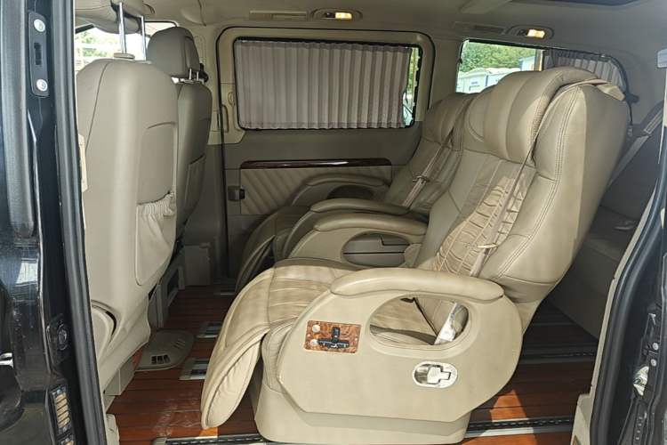 Used Mercedes-Benz Viano 2014 3.5L Premier Edition Left Rear Seat