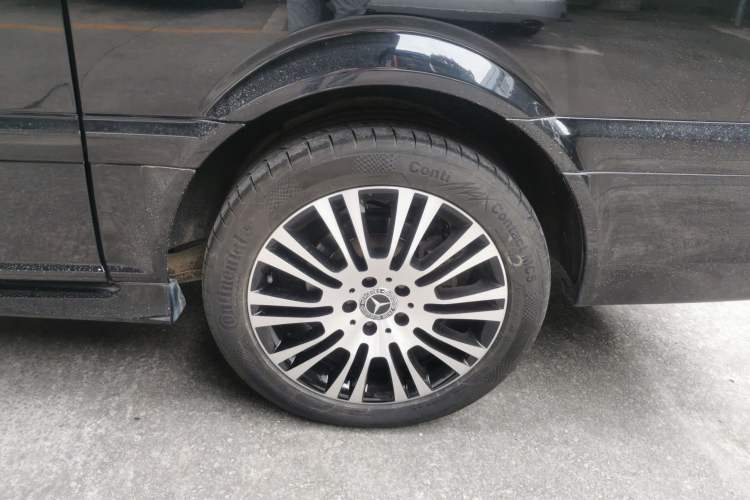 Used Mercedes-Benz Viano 2014 3.5L Premier Edition Left Rear Wheel Hub