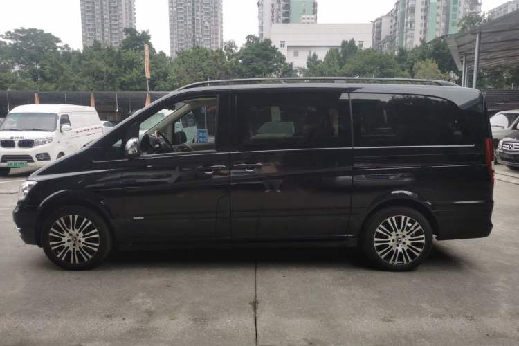 Used Mercedes-Benz Viano 2014 3.5L Premier Edition Left Side