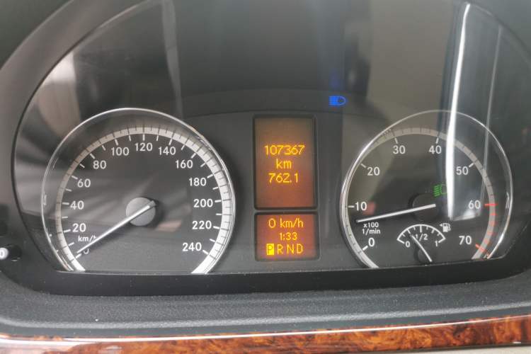 Used Mercedes-Benz Viano 2014 3.5L Premier Edition Odometer Close Up