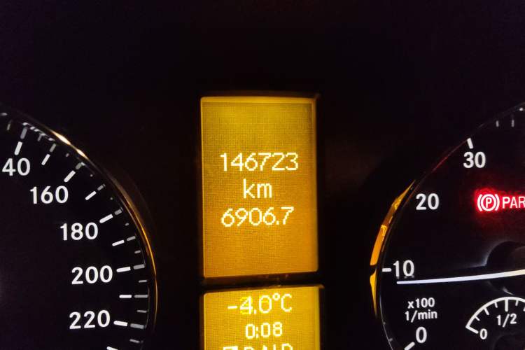 Used Mercedes-Benz Viano 2014 3.5L Premier Edition Odometer Close Up