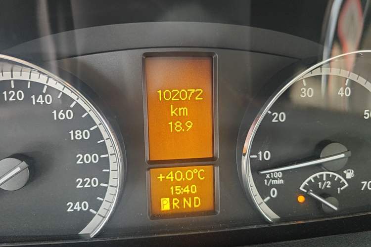 Used Mercedes-Benz Viano 2014 3.5L Premier Edition Odometer Close Up