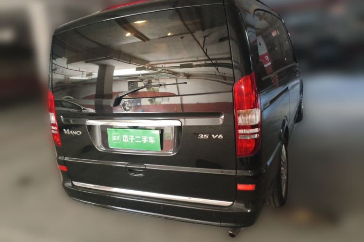 Used Mercedes-Benz Viano 2014 3.5L Premier Edition Rear Right 45 Deg