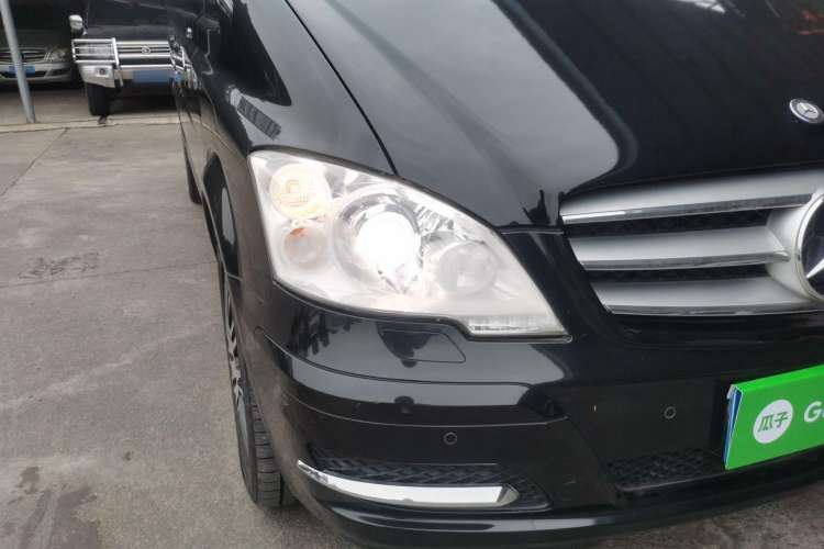 Used Mercedes-Benz Viano 2014 3.5L Premier Edition Right Front Headlight