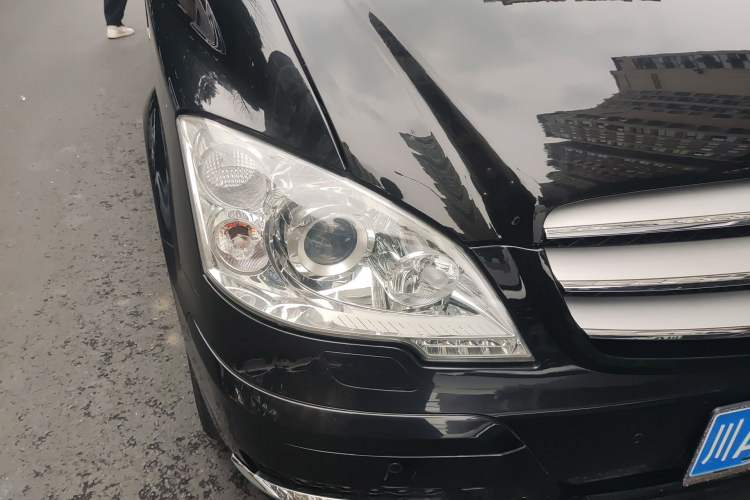 Used Mercedes-Benz Viano 2014 3.5L Premier Edition Right Front Headlight