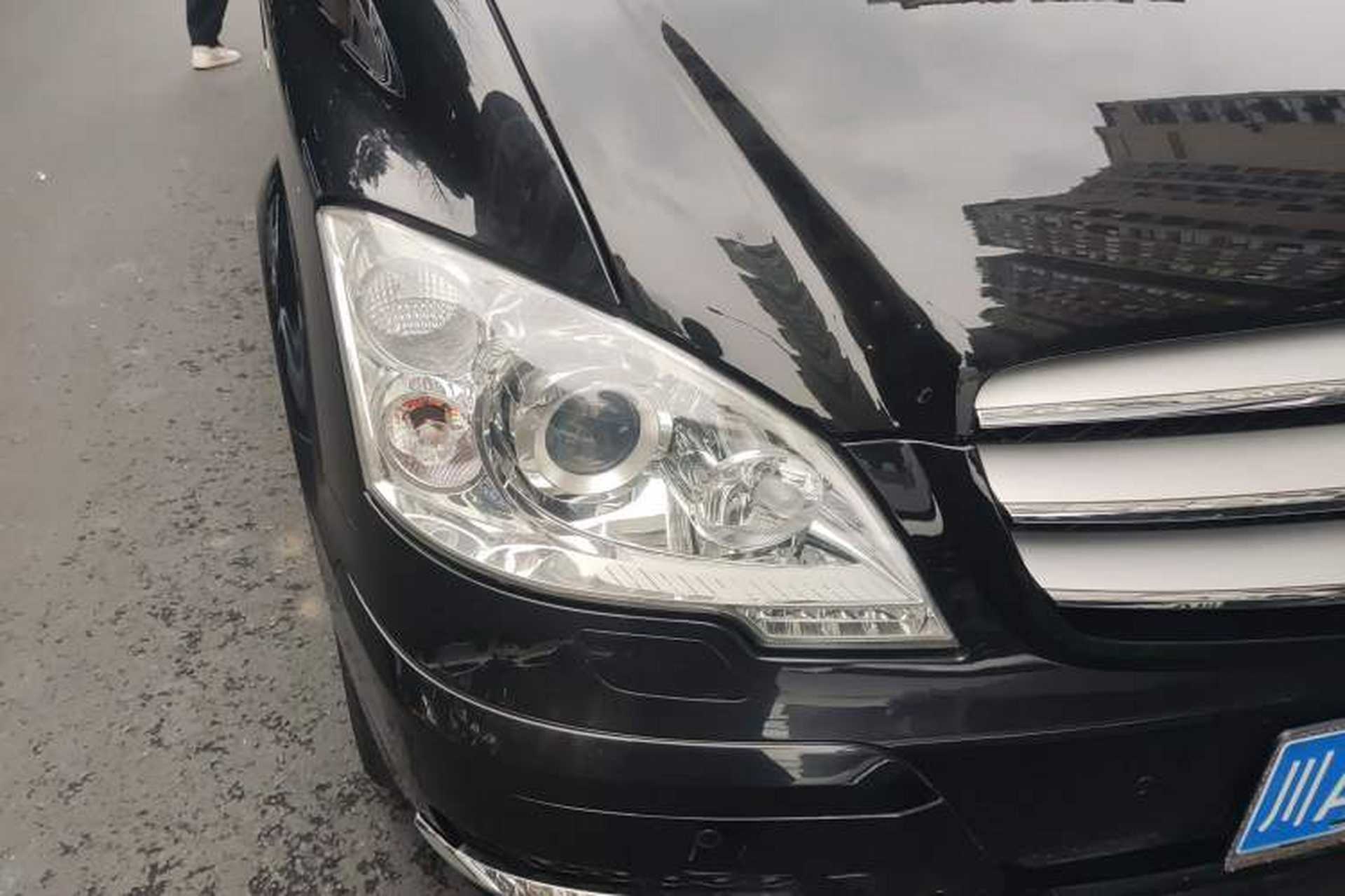 Used Mercedes-Benz Viano 2014 3.5L Premier Edition Right Front Headlight