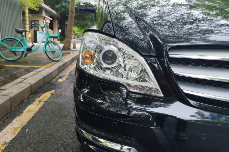 Used Mercedes-Benz Viano 2014 3.5L Premier Edition Right Front Headlight