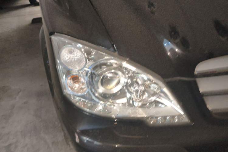 Used Mercedes-Benz Viano 2014 3.5L Premier Edition Right Front Headlight