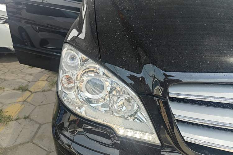 Used Mercedes-Benz Viano 2014 3.5L Premier Edition Right Front Headlight