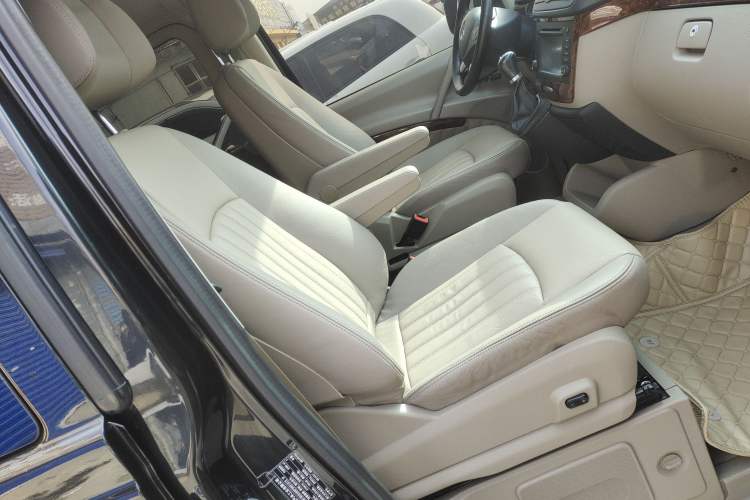 Used Mercedes-Benz Viano 2014 3.5L Premier Edition Right Front Seat