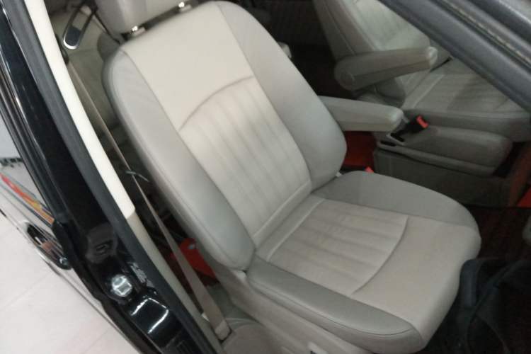 Used Mercedes-Benz Viano 2014 3.5L Premier Edition Right Front Seat