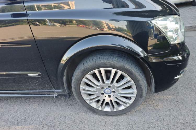 Used Mercedes-Benz Viano 2014 3.5L Premier Edition Right Front Wheel Hub