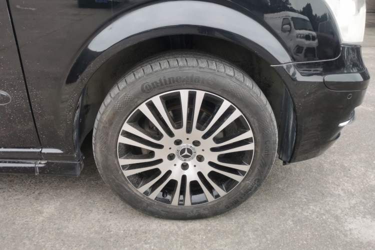 Used Mercedes-Benz Viano 2014 3.5L Premier Edition Right Front Wheel Hub