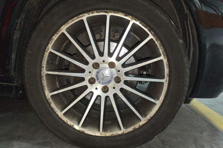 Used Mercedes-Benz Viano 2014 3.5L Premier Edition Right Front Wheel Hub