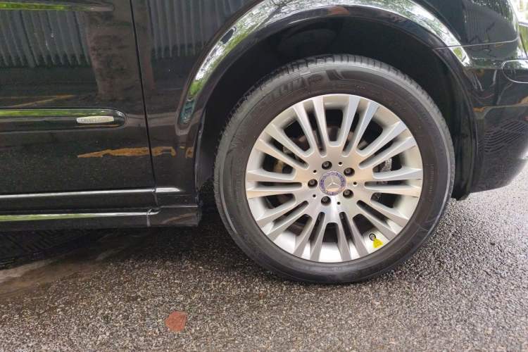 Used Mercedes-Benz Viano 2014 3.5L Premier Edition Right Front Wheel Hub