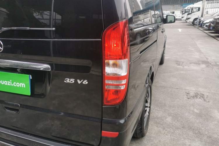 Used Mercedes-Benz Viano 2014 3.5L Premier Edition Right Rear Taillight