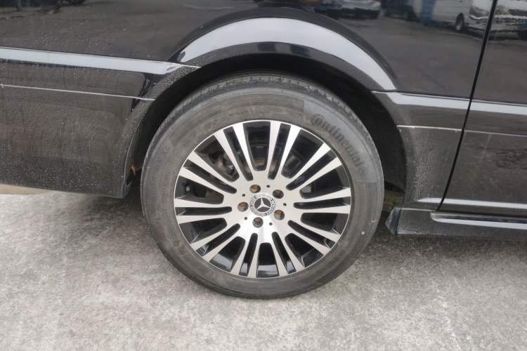 Used Mercedes-Benz Viano 2014 3.5L Premier Edition Right Rear Wheel Hub