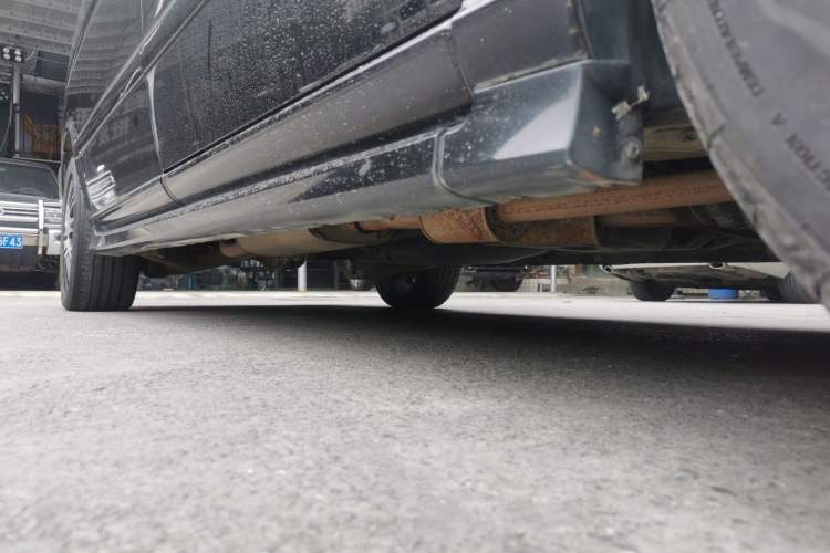 Used Mercedes-Benz Viano 2014 3.5L Premier Edition Right Side Sill